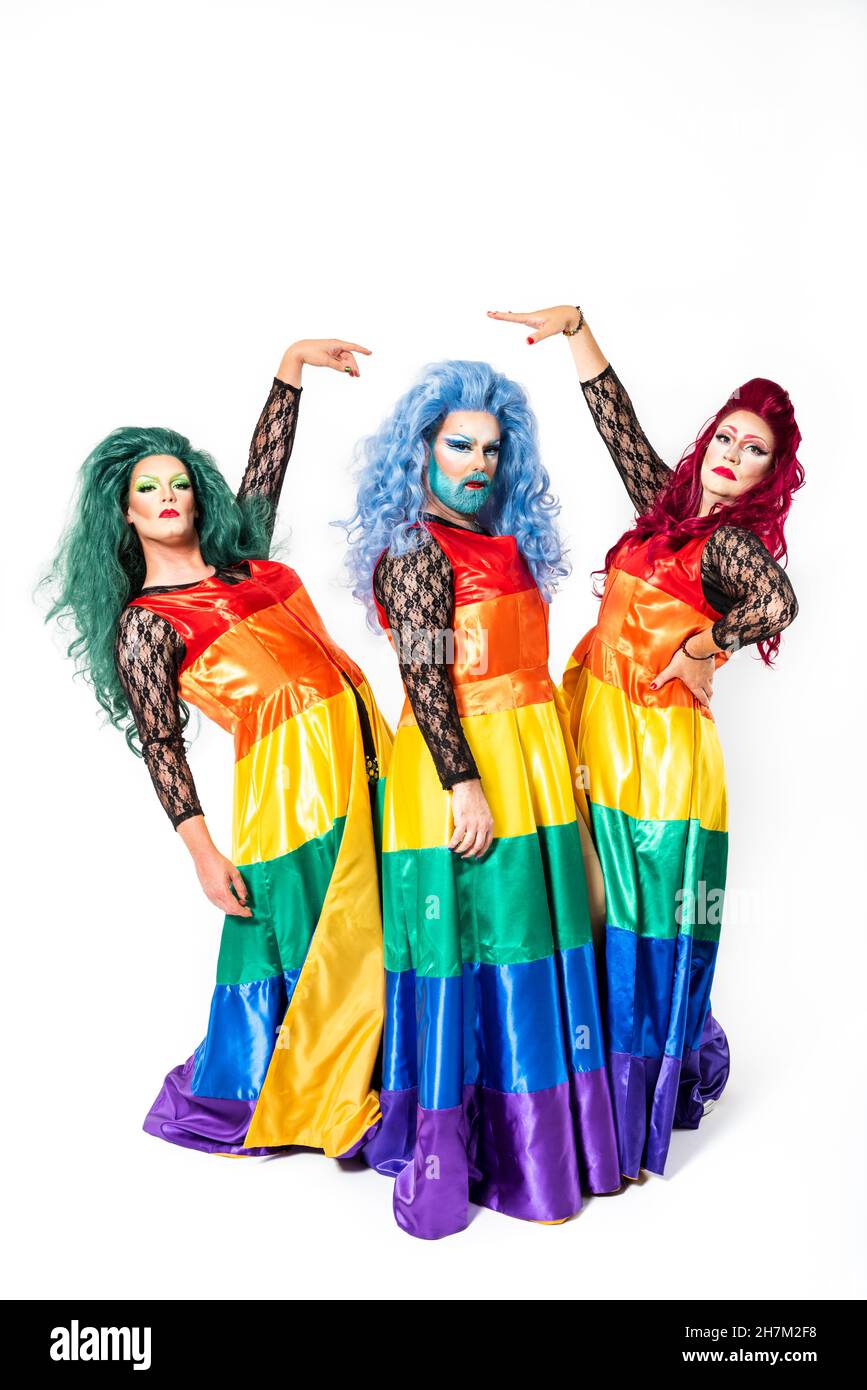 Ziehen Sie die Damen mit der Hand auf die Hüfte auf weißen Hintergrund Stockfoto