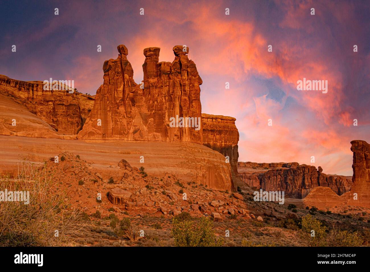 Die drei Klatschen bei Sonnenaufgang im Arches National Park Stockfoto