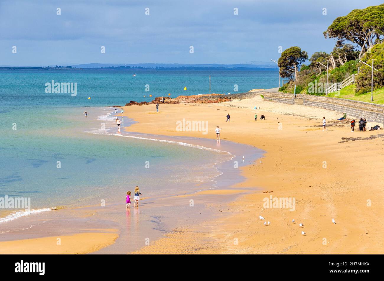 Ebbe am Strand - Cowes, Victoria, Australien Stockfoto