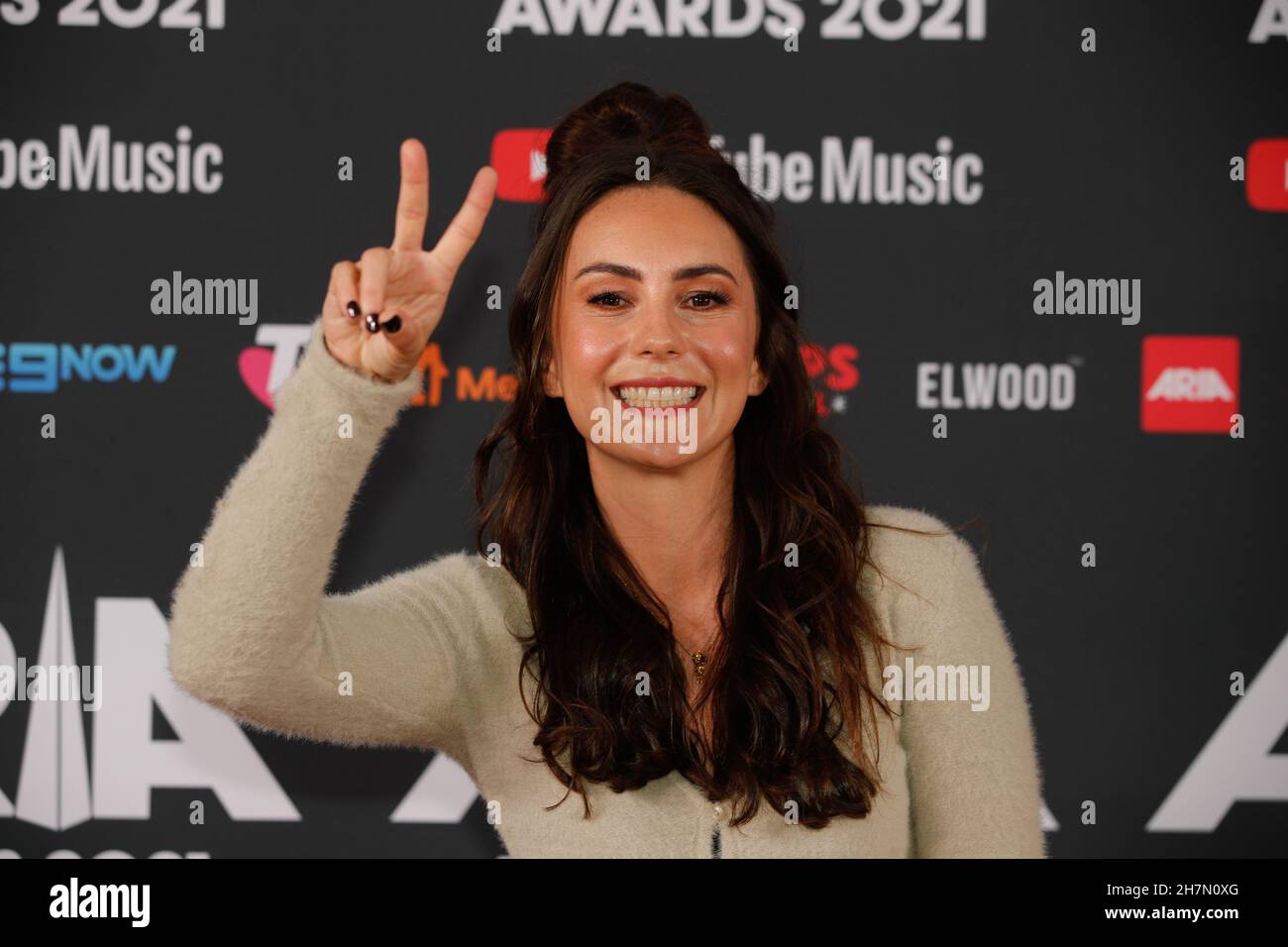 Sydney, Australien, 24. November 2021. Amy Shark ist bei den ARIA Awards 2021 für die ARIA Music Awards im Taronga Zoo in Sydney zu sehen. Quelle: Pete Dovgan/Speed Media/Alamy Live News Stockfoto