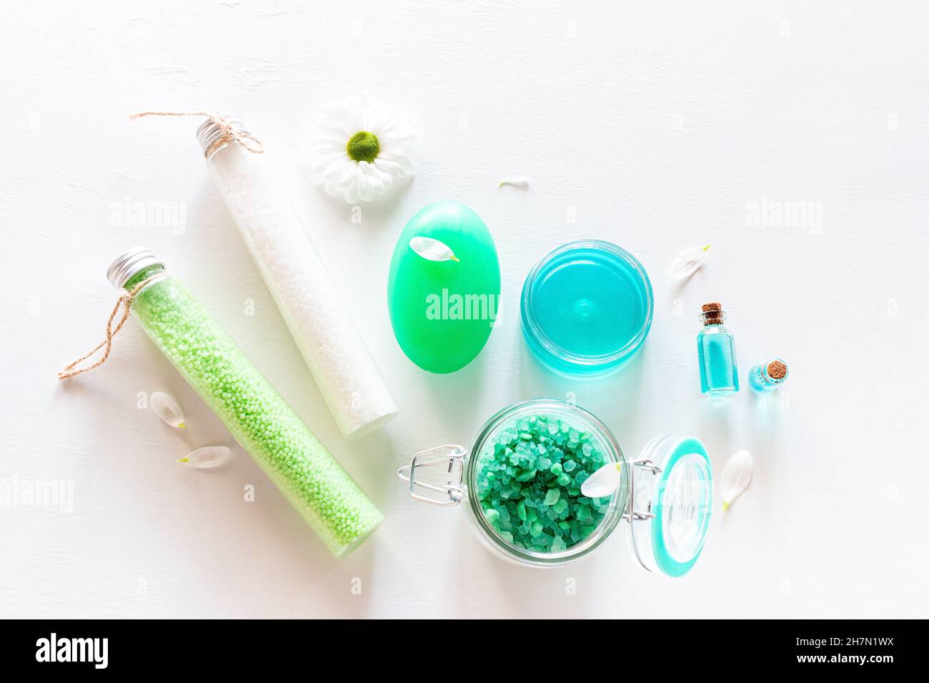 Home Bio-Kosmetik auf weißem Hintergrund isoliert Stockfoto