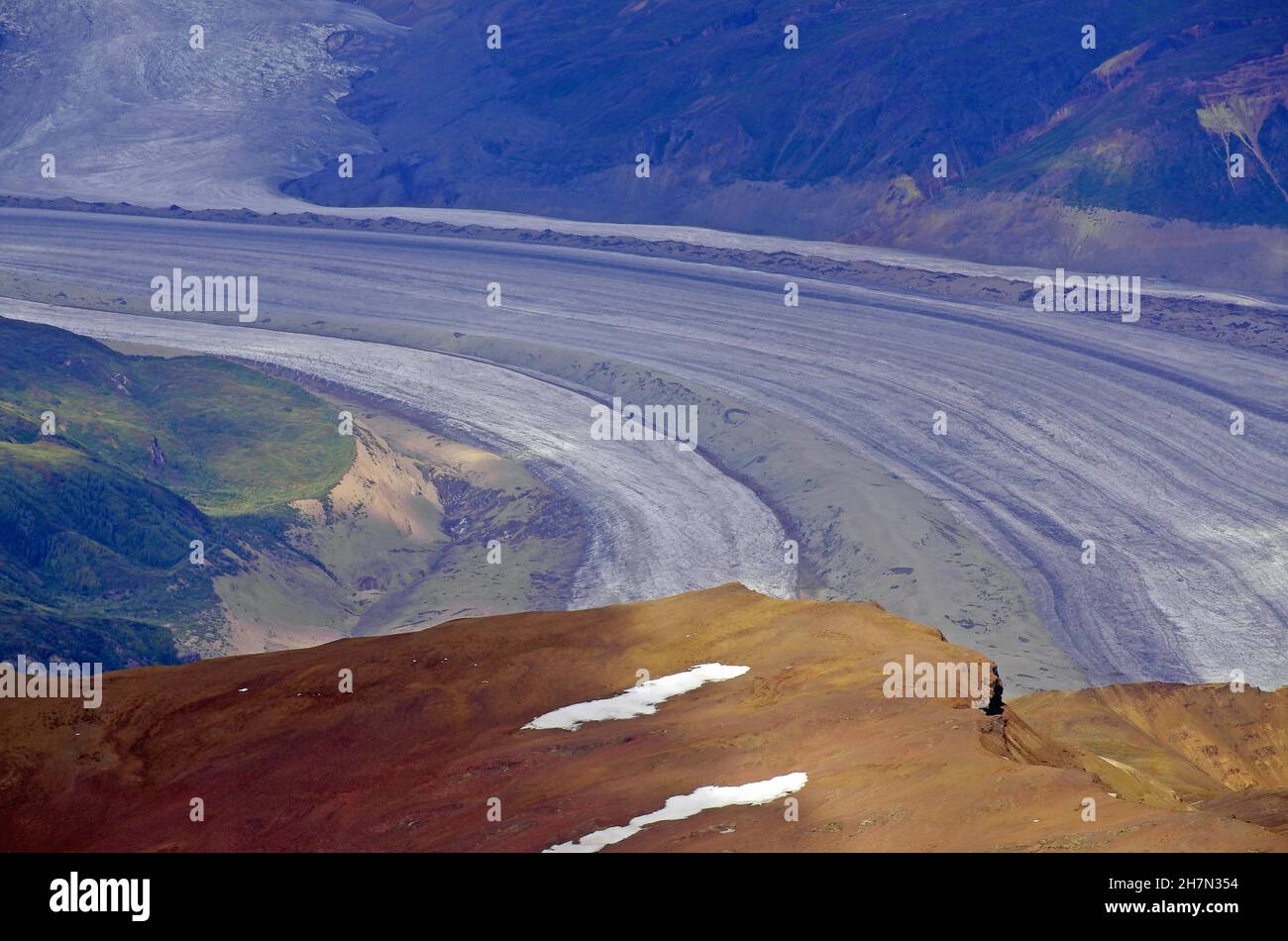Langgezogener Gletscher, Wolken, Luftaufnahme, Wrangell-St. Elias National Park, McCarthy, Alaska, USA Stockfoto