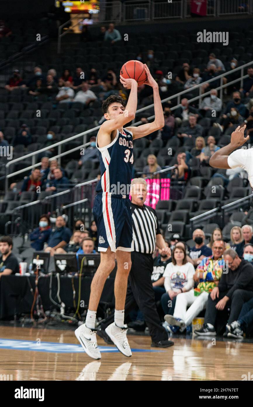 Gonzaga Bulldogs Center Chet Holmgren (34) schießt einen drei Zeiger während eines NCAA-Basketballspiels gegen die Central Michigan Chippewas, Montag, den 2. November Stockfoto