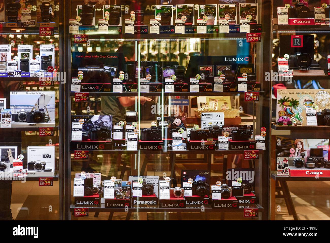 Schaufenster mit Fotokameras Stockfoto