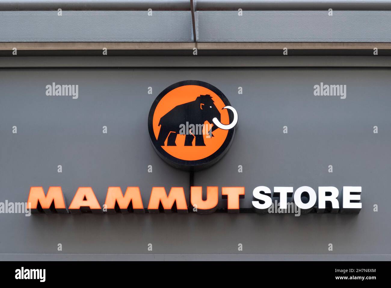 MAMMUT-Schild und -Logo, Outdoor-Bekleidung, Dortmund, Nordrhein-Westfalen, Deutschland Stockfoto