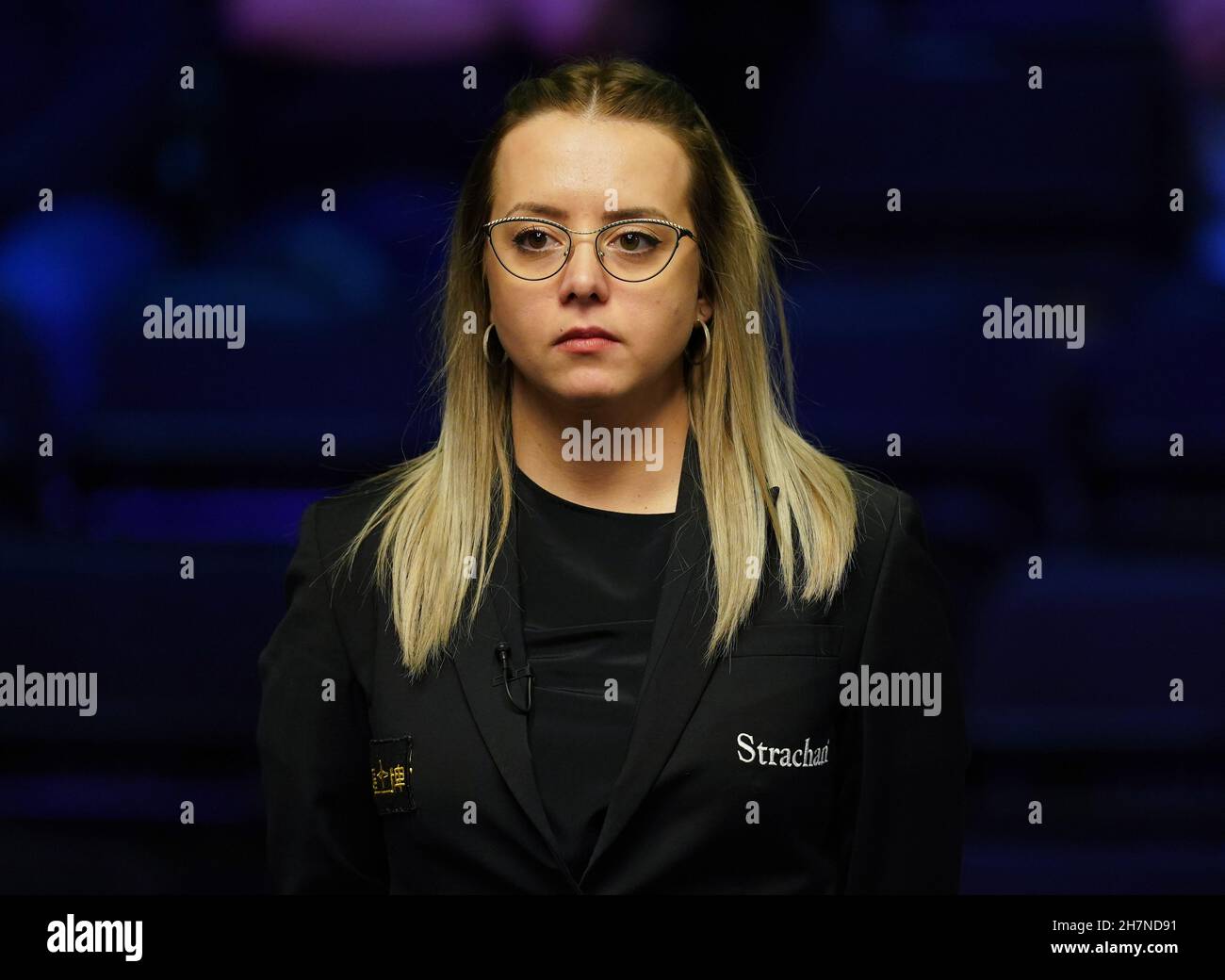 Schiedsrichter Desislava Bozhilova am zweiten Tag der Cazoo UK Championship beim York Barbican. Bilddatum: Mittwoch, 24. November 2021. Stockfoto