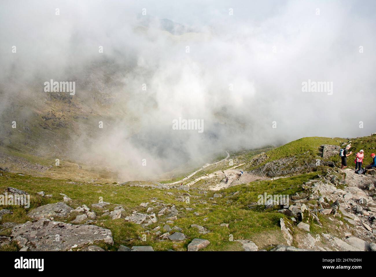 Der Weg zum Gipfel des alten Mannes von Coniston vom Copper Mines Valley Coniston aus dem Lake District Cumbria England Stockfoto