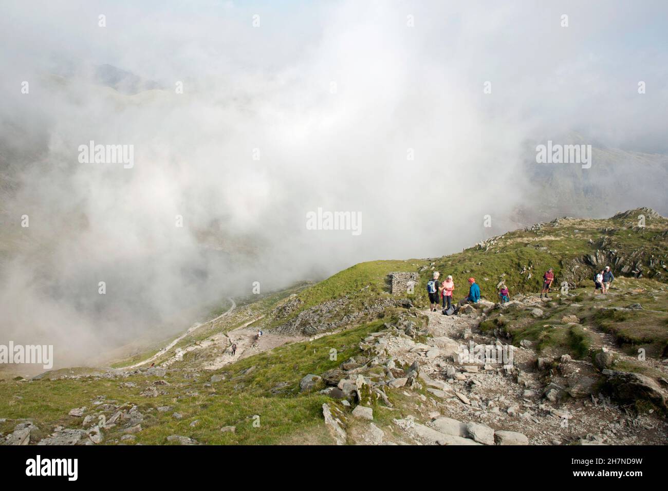 Der Weg zum Gipfel des alten Mannes von Coniston vom Copper Mines Valley Coniston aus dem Lake District Cumbria England Stockfoto
