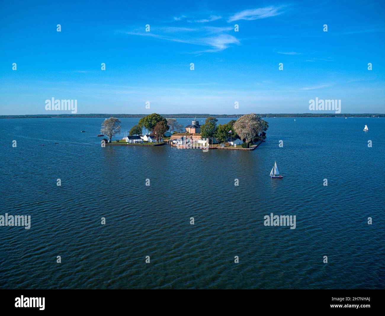 Wilhelmstein ist eine künstliche Insel im Steinhuder Meer mit einer Fläche von 12.500 Quadratmetern, die sich in der Region Hannover, Norddeutschland, befindet. Stockfoto