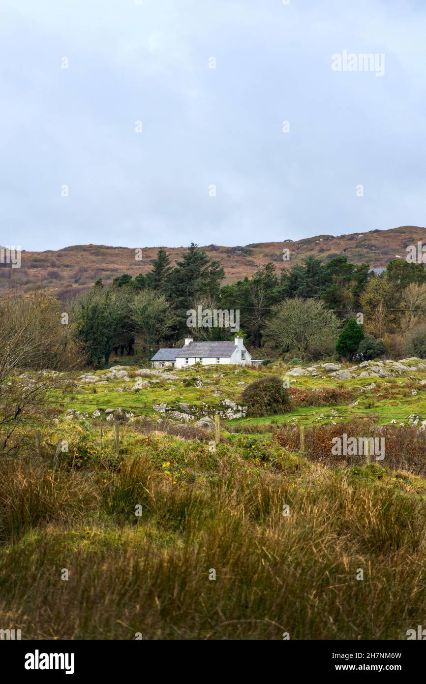 Ländliche Bauernhaus, Ardara, County Donegal, Irland in der rauen Landschaft. Auf der Wild Atlantic Way Route. Stockfoto