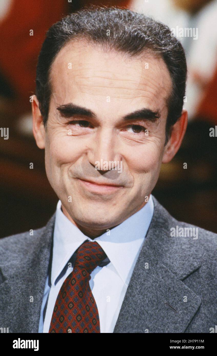 Robert Badinter, der damalige Justizminister, interviewte in der Antenne 2 TV-Nachrichtensendung, um über den Kampf gegen die Todesstrafe zu sprechen. September 1981 Stockfoto