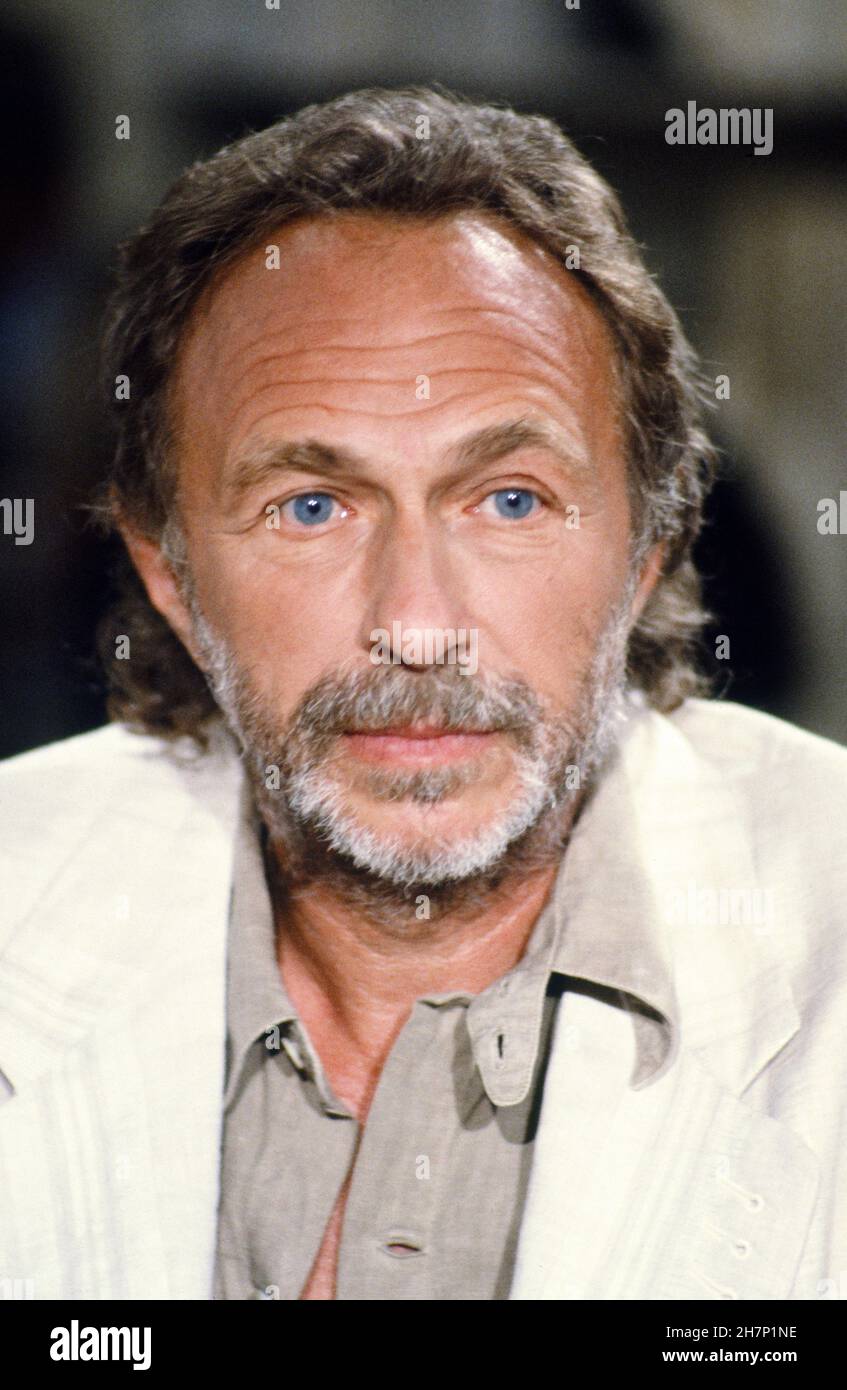 Pierre Richard am Set der literarischen TVShow 'Apostrophe' auf