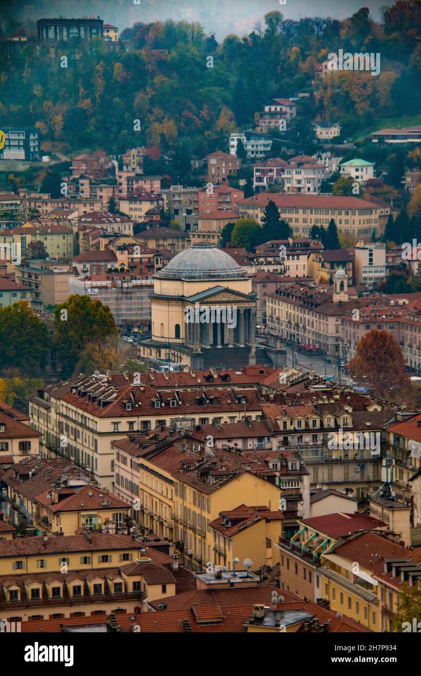 Luftaufnahme der Gran Madre di Dio, Turin (Turin), Piemonte, Italien - eine schöne neoklassizistische Kirche am Fluss Po Stockfoto