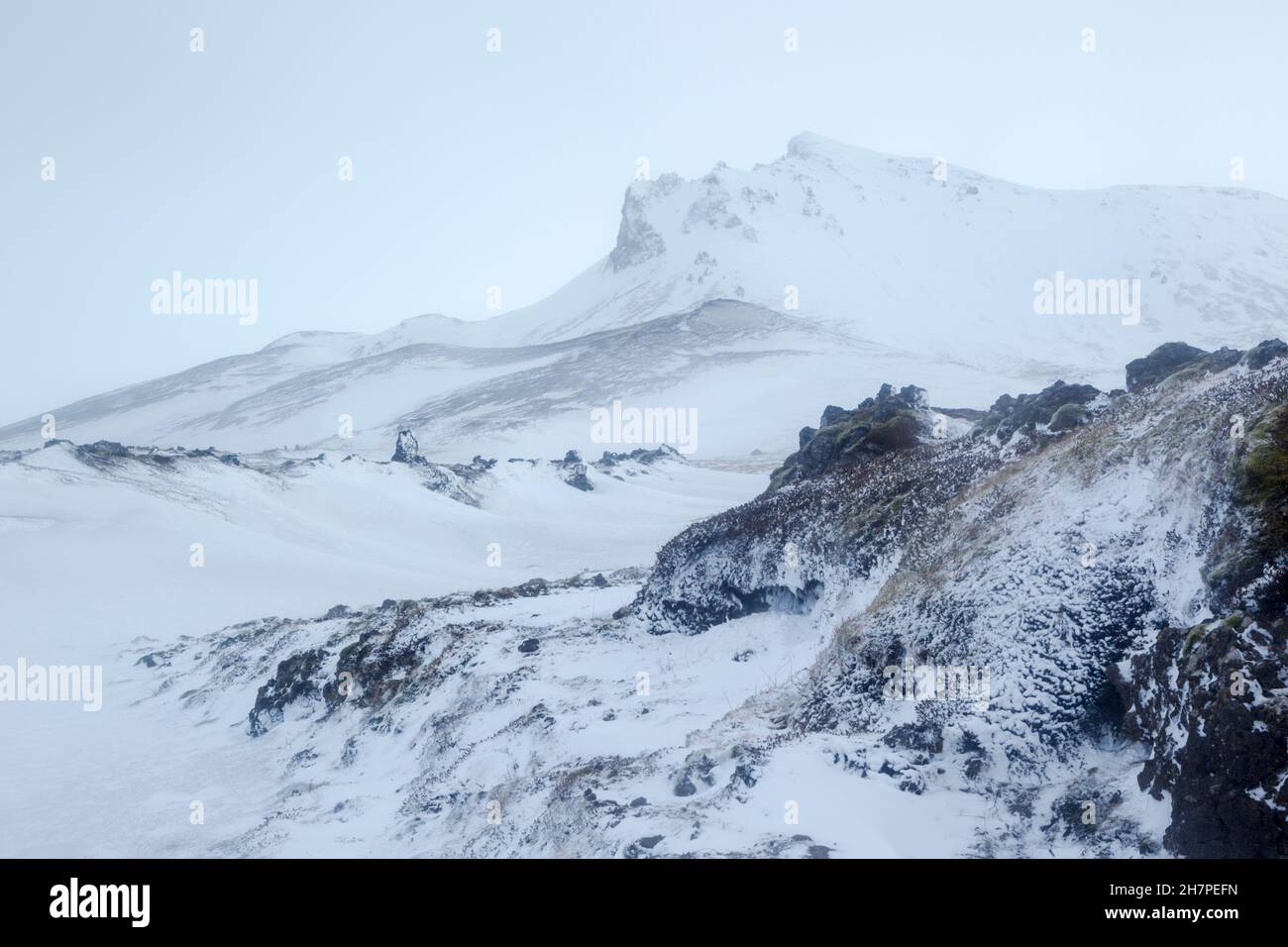 Winterblick auf den Berg Hreggnasi auf der Halbinsel Snæfellsnesnes im westlichen Teil Islands Stockfoto