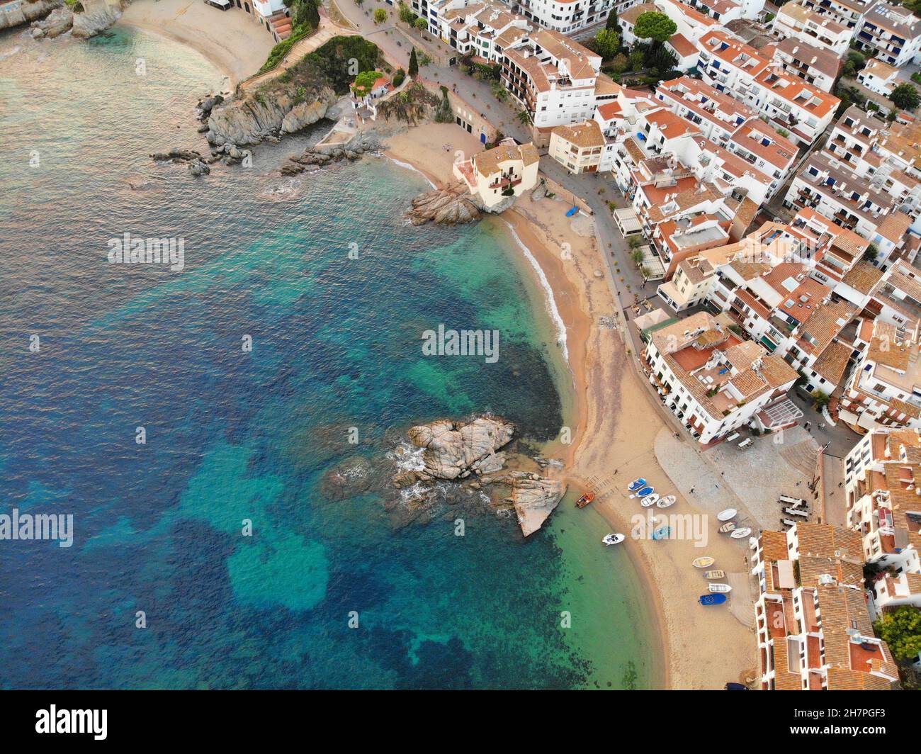 Calella de Palafrugell Fischerhafen Strand Luftaufnahme in Spanien. Stadt in der Provinz Baix Emporda in Katalonien, Spanien. Stockfoto