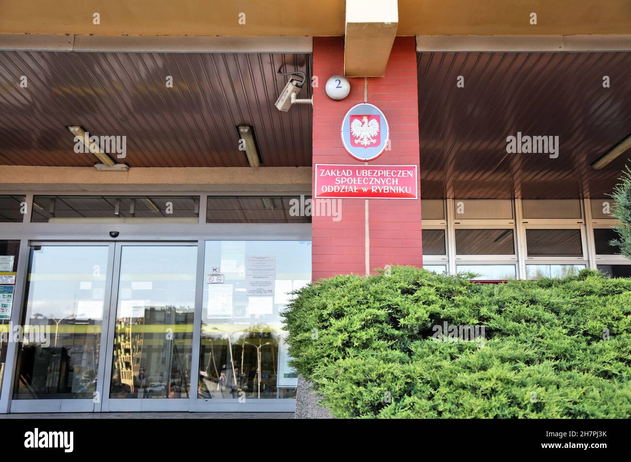 RYBNIK, POLEN - 11. MAI 2021: ZUS-Niederlassung in Rybnik, Polen. ZUS steht für Zaklad Ubezpieczen Spolecznych (Sozialversicherungsanstalt), staatliches Organ Stockfoto