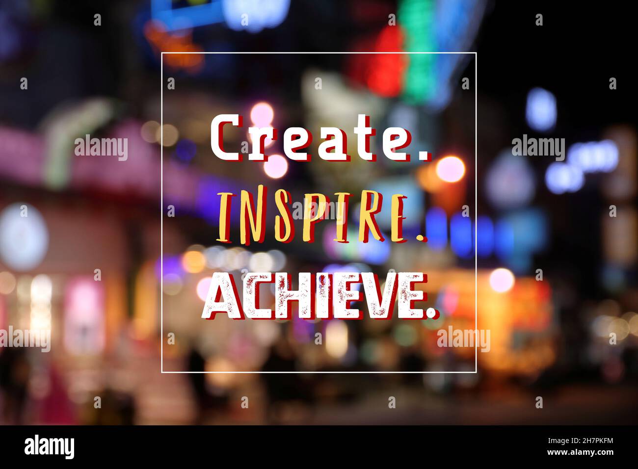 Schaffen, inspirieren, erreichen. Inspirierendes Poster für das Angebot am Arbeitsplatz. Erfolgsmotivation Zeichen. Stockfoto