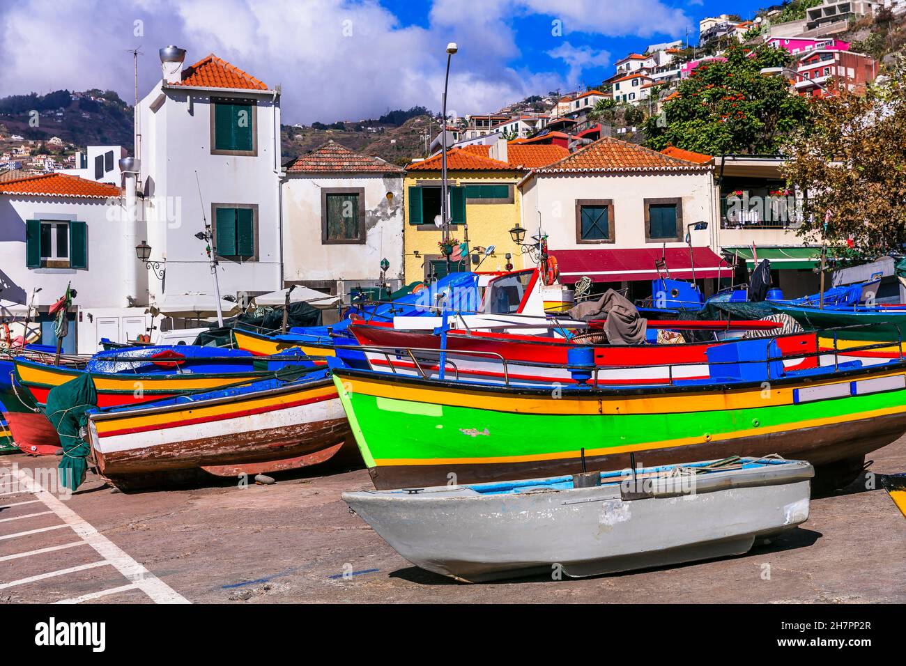 Farbenfrohe traditionelle Fischerdorf Camara de Lobos. Beliebtes Touristenziel .Madeira Island Reisen und Sehenswürdigkeiten. Portugal Stockfoto