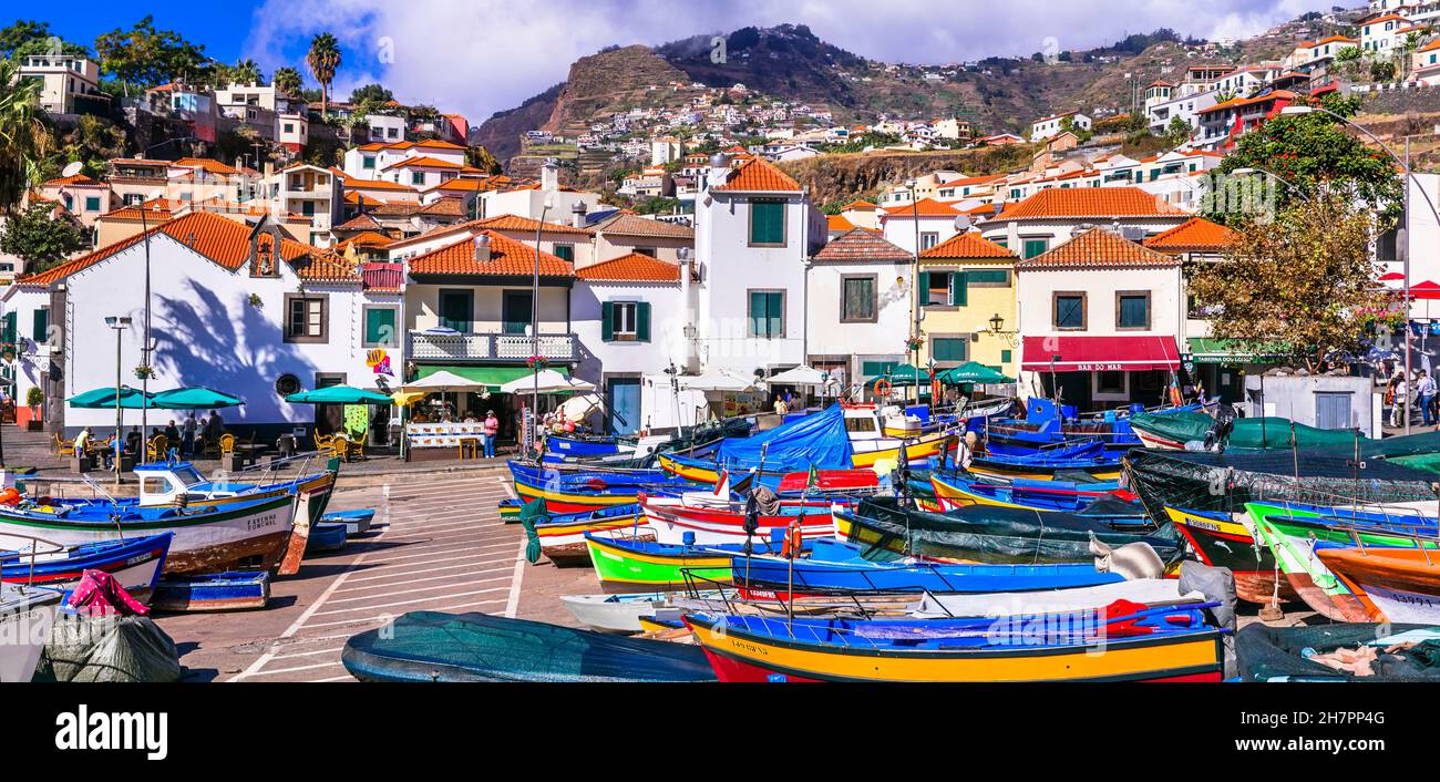 Camara de Lobos - farbenfrohes Fischerdorf auf der Insel Madeira, beliebtes Touristenziel. Portugal , oktober 2021 Stockfoto