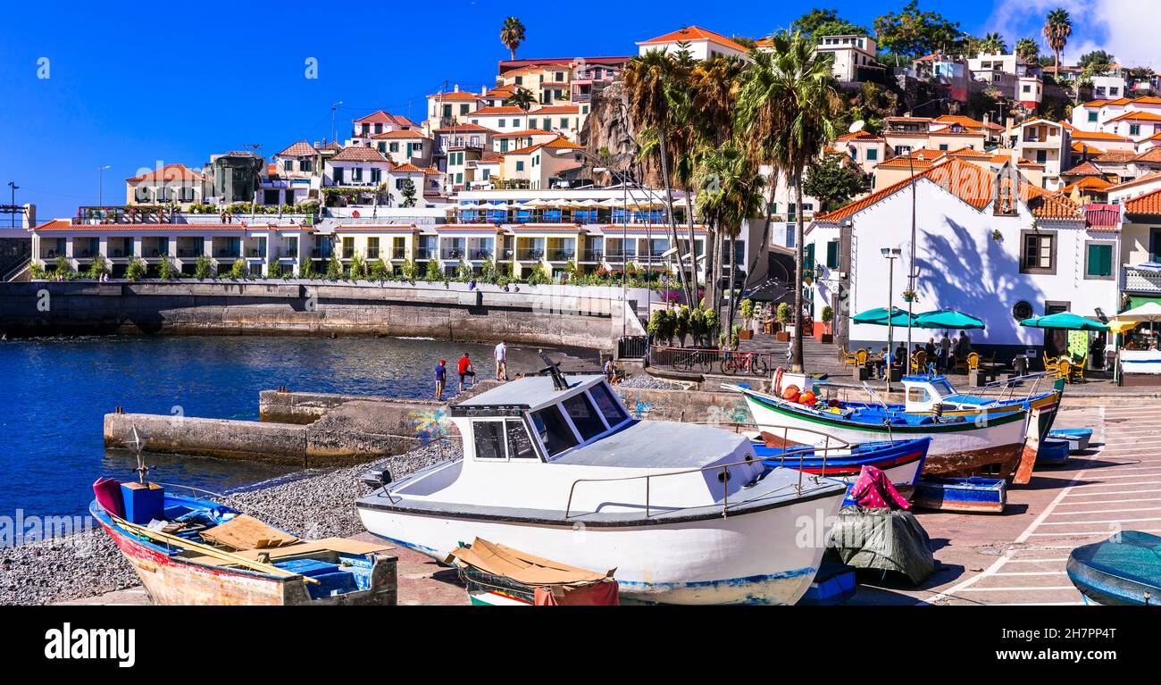 Charmantes traditionelles Fischerdorf Camara de Lobos. Beliebtes Touristenziel .Madeira Island Reisen und Sehenswürdigkeiten. Portugal Stockfoto