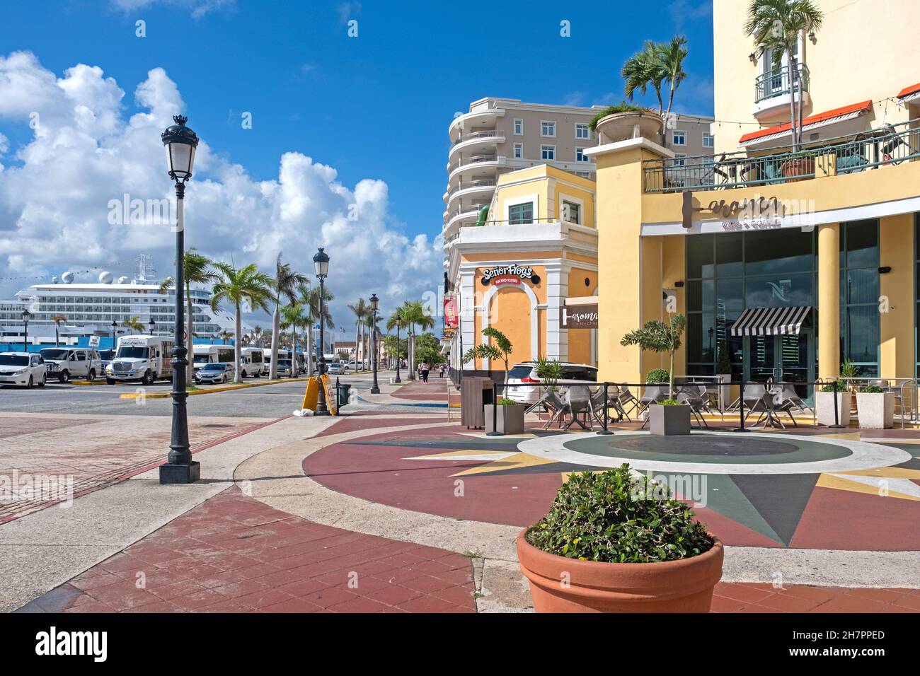 Boulevard in Old San Juan / Viejo San Juan, historisches Kolonialviertel in der Hauptstadt San Juan, Puerto Rico, Großantillen, Karibik Stockfoto