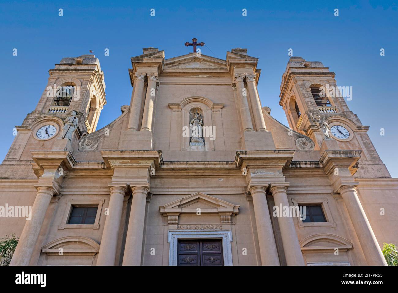 Die Kirche Santa Maria Santissima delle Grazie auf der Piazza Duomo in Terrasini, Sizilien, Italien. Stockfoto