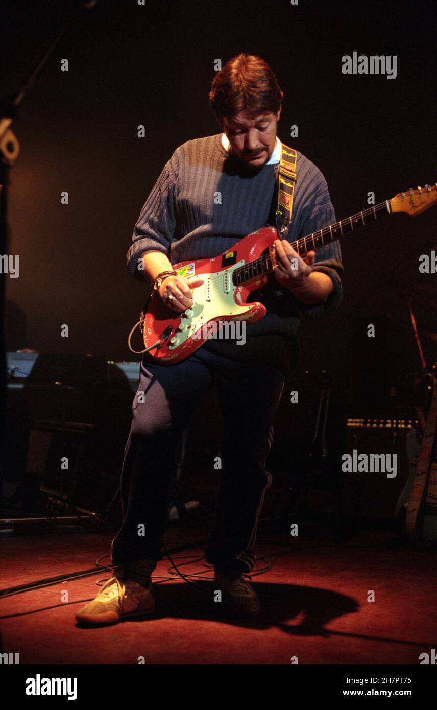Chris Rea im Konzert im Shepherds Bush Empire in London. 28th. Januar 1998. Stockfoto