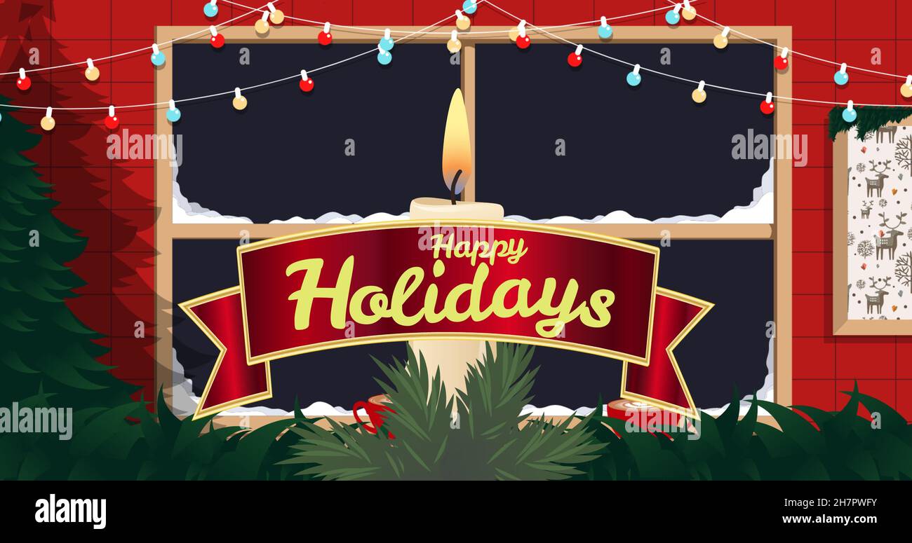 Happy Holidays Text über dekorierten Fenstern mit Fadenbirnen und brennender Kerze Stockfoto