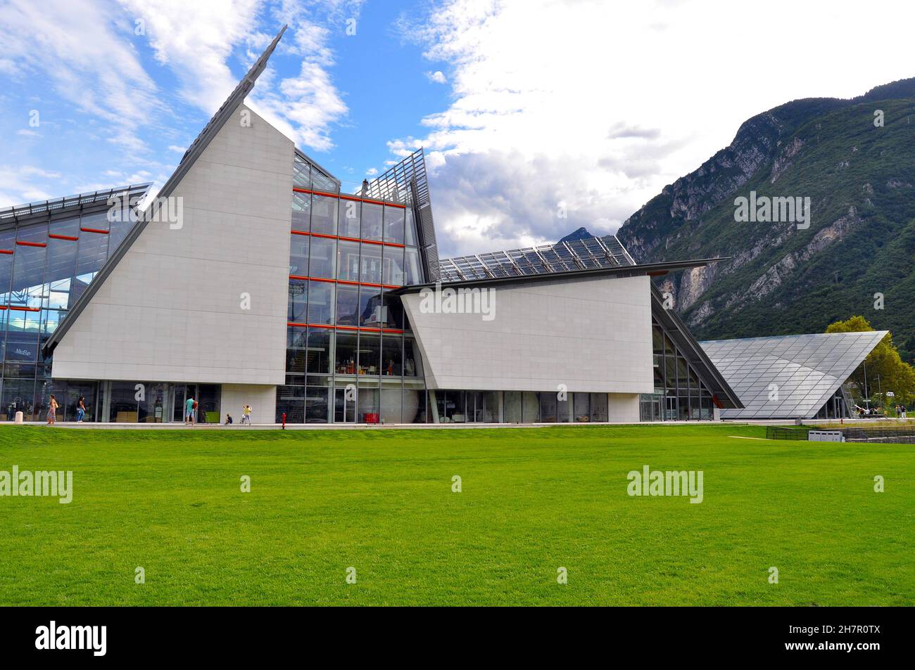 Trento - Trentino - Italien - MUSE, das Wissenschaftsmuseum, entworfen von Renzo Piano im Jahr 2013. Stockfoto