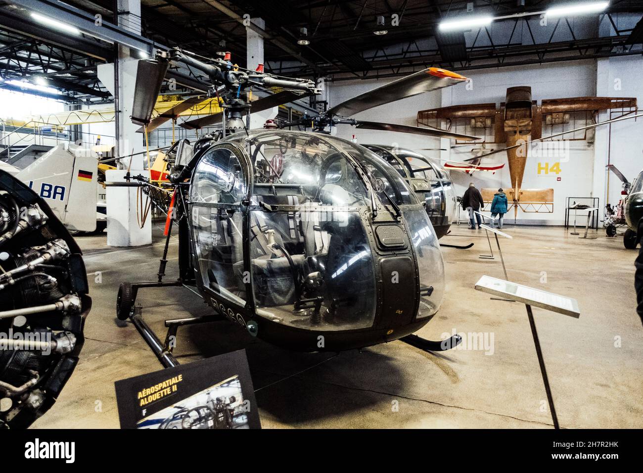 WERNIGERODE, DEUTSCHLAND - 30. Dez 2019: Ein militärischer Bomberjet und Flugzeug im Luftfahrtmuseum der Wernigerode Bundeswehr Stockfoto