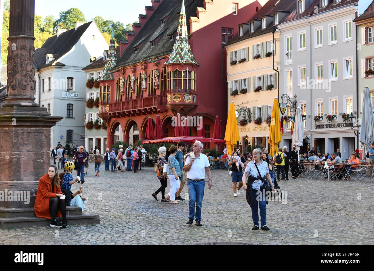 Freiburg im Breisgau, Deutschland. Marktplatz des Münsterplatzes Stockfoto