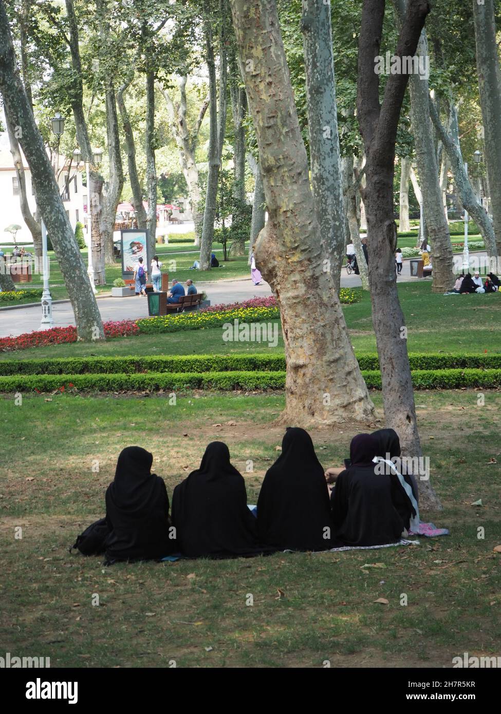 Istanbul ist nicht besonders bekannt für seine Fülle an Parks und Grünflächen, da es sich um eine durch und durch bauorientierte Metropole handelt. Ein paar grüne Gebiete haben es jedoch geschafft, den Ansturm der Gentrifizierung zu überleben, in dem die Menschen ihrer städtischen Routine zumindest eine Weile entkommen können. Intanbul, Türkei. Stockfoto