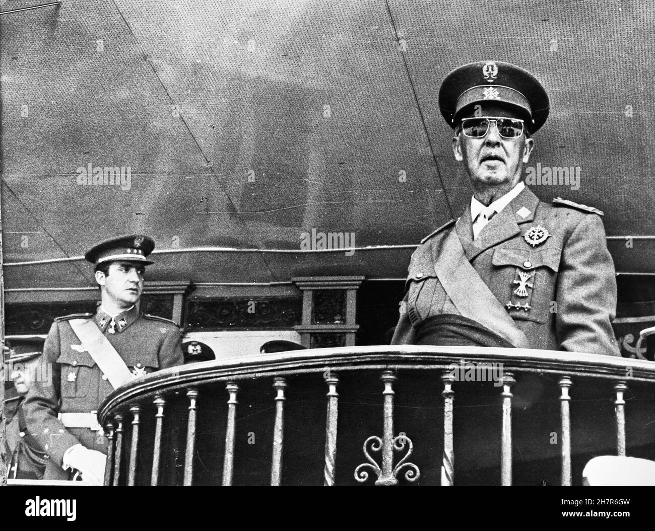 In Madrid wird daran erinnert, dass Franco gewann den Bürgerkrieg vor 30 Jahren ( 1936 1939 ) während der Parade links Prinz Juan Carlos de Bourbon , rechts General Franco - 1969 Stockfoto