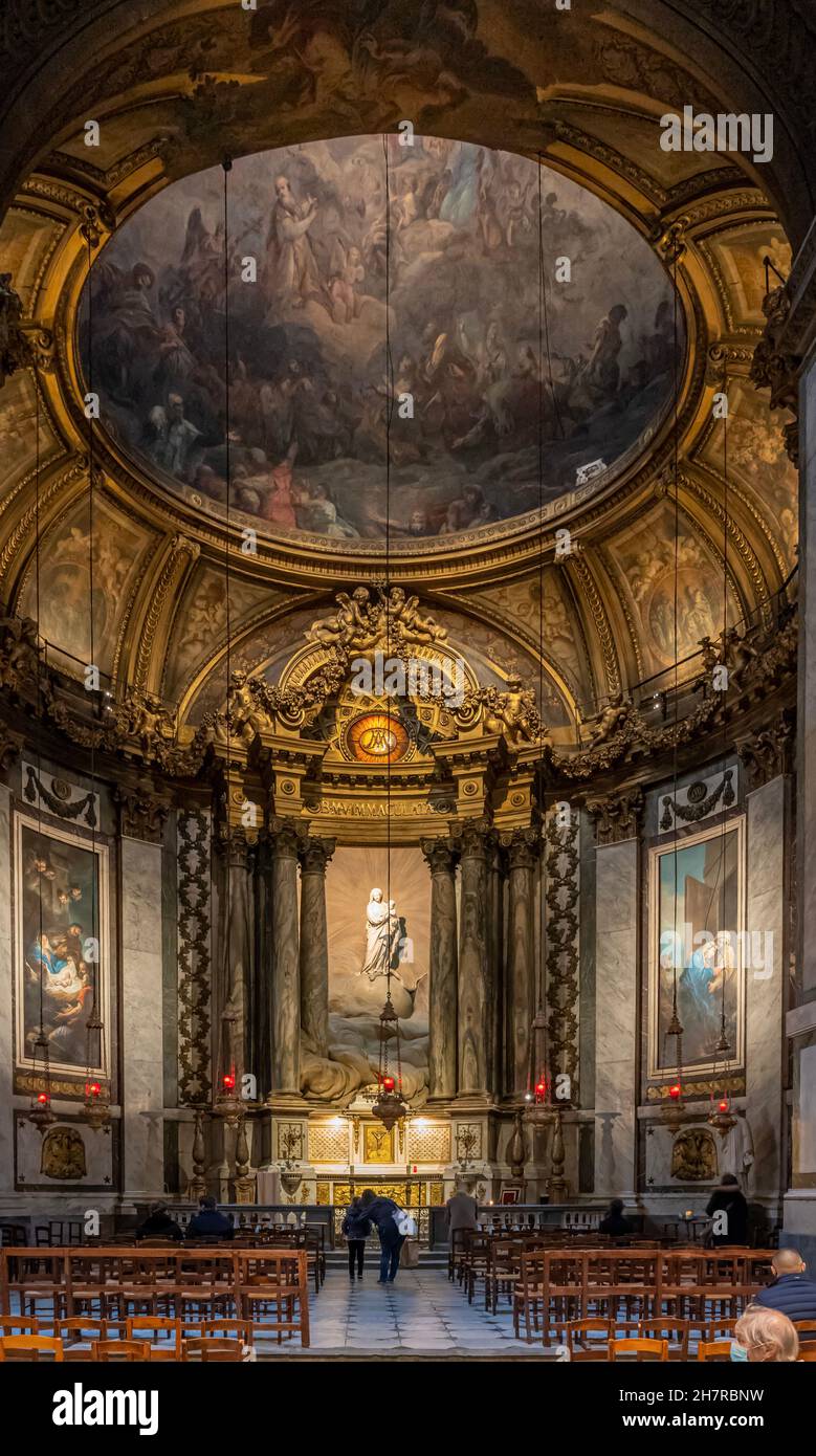 Paris, Frankreich - 11 13 2021: Saint-Germain-des-Pres. Blick in die Kirche Saint-Sulpice Stockfoto