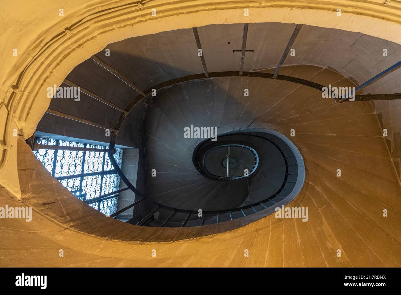 Paris, Frankreich - 11 13 2021: Saint-Germain-des-Pres. Blick in die Kirche Saint-Sulpice Stockfoto