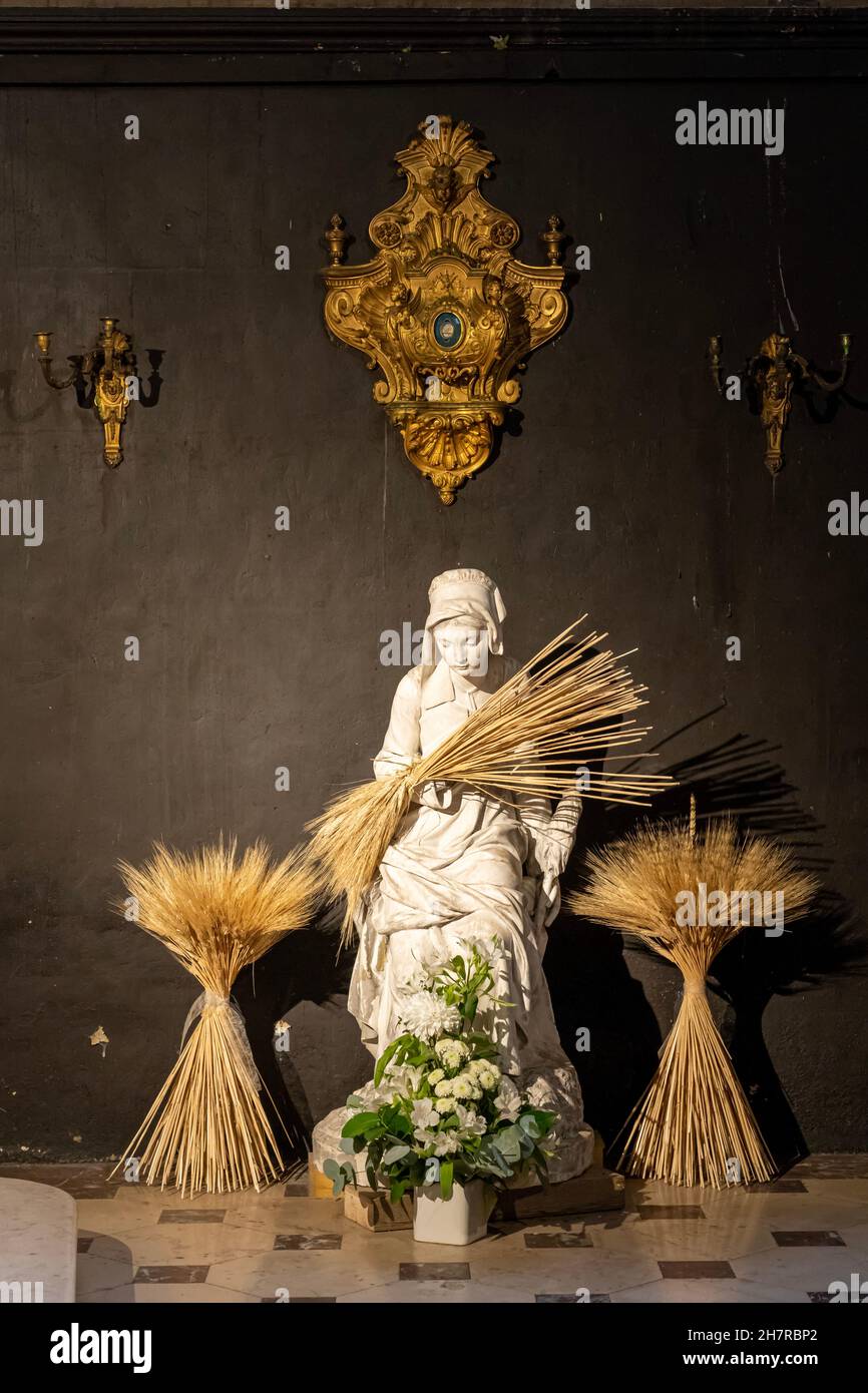 Paris, Frankreich - 11 13 2021: Saint-Germain-des-Pres. Blick in die Kirche Saint-Sulpice Stockfoto