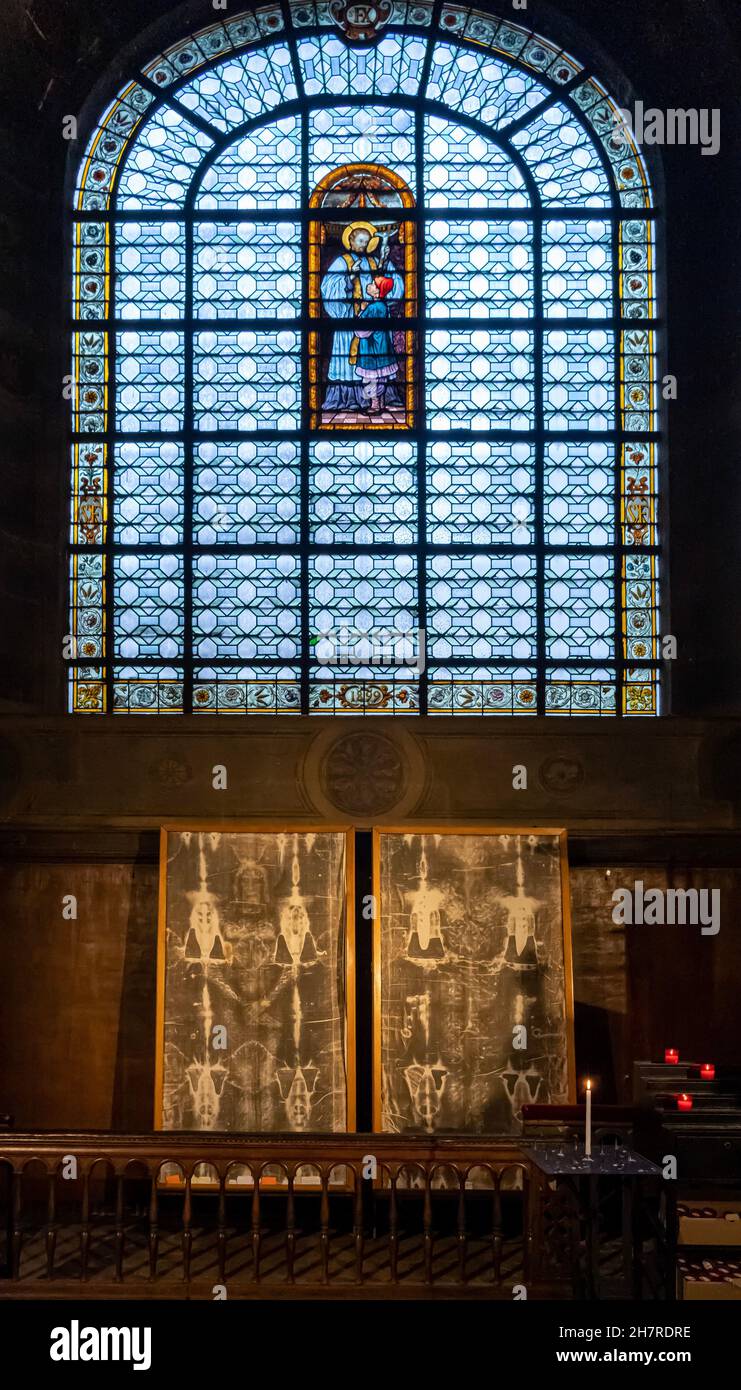 Paris, Frankreich - 11 13 2021: Saint-Germain-des-Pres. Blick in die Kirche Saint-Sulpice Stockfoto