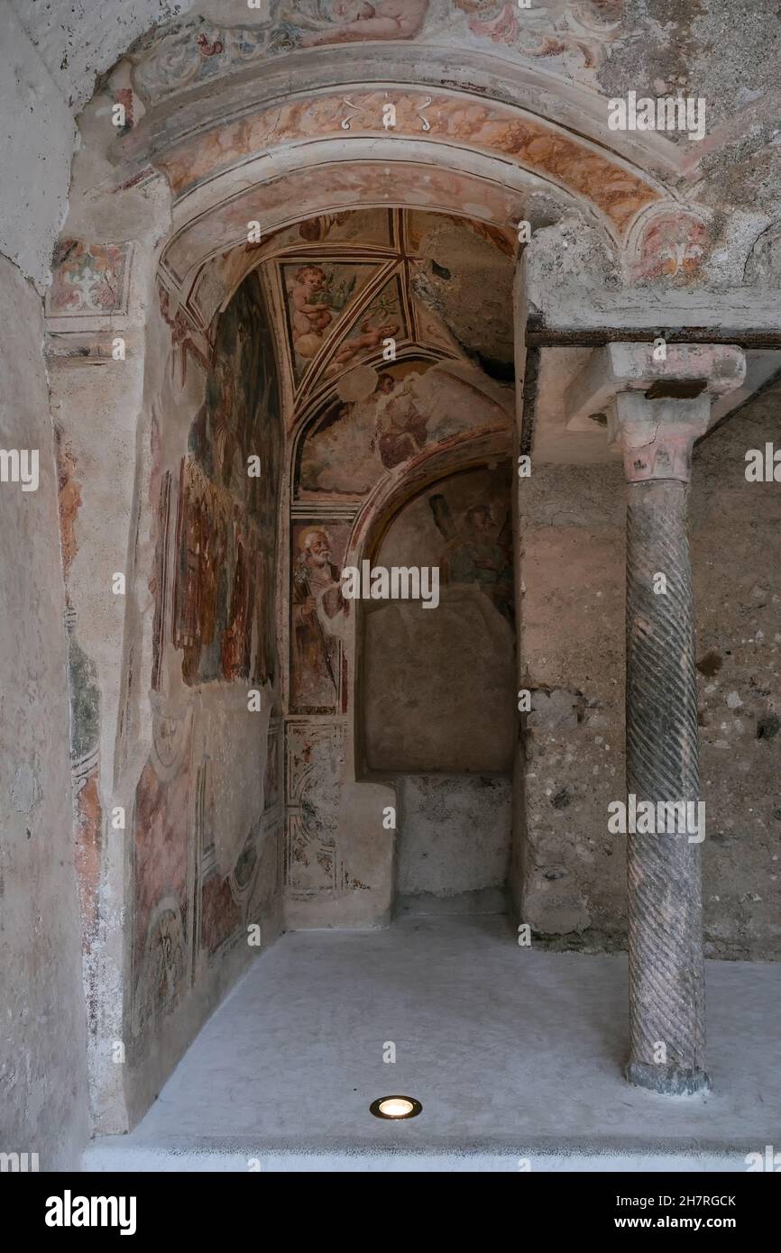 Amalfiküste, Italien - 5. November 2021. Innenraum der Kathedrale von San Andreas (Duomo di San Andreas), mittelalterliche katholische Kathedrale in Amalfi, Italien Stockfoto