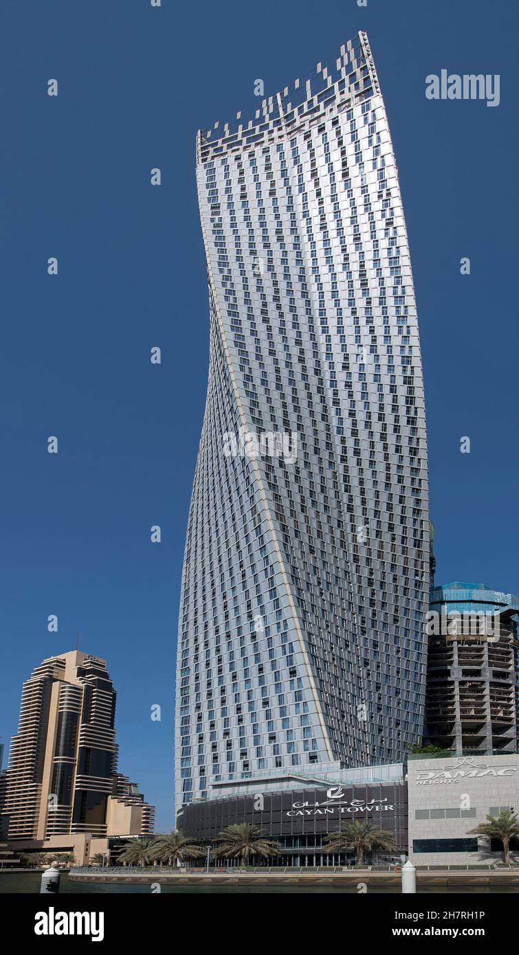 Außergewöhnliche Architektur Cayan Tower Dubai Marina Dubai VAE Stockfoto