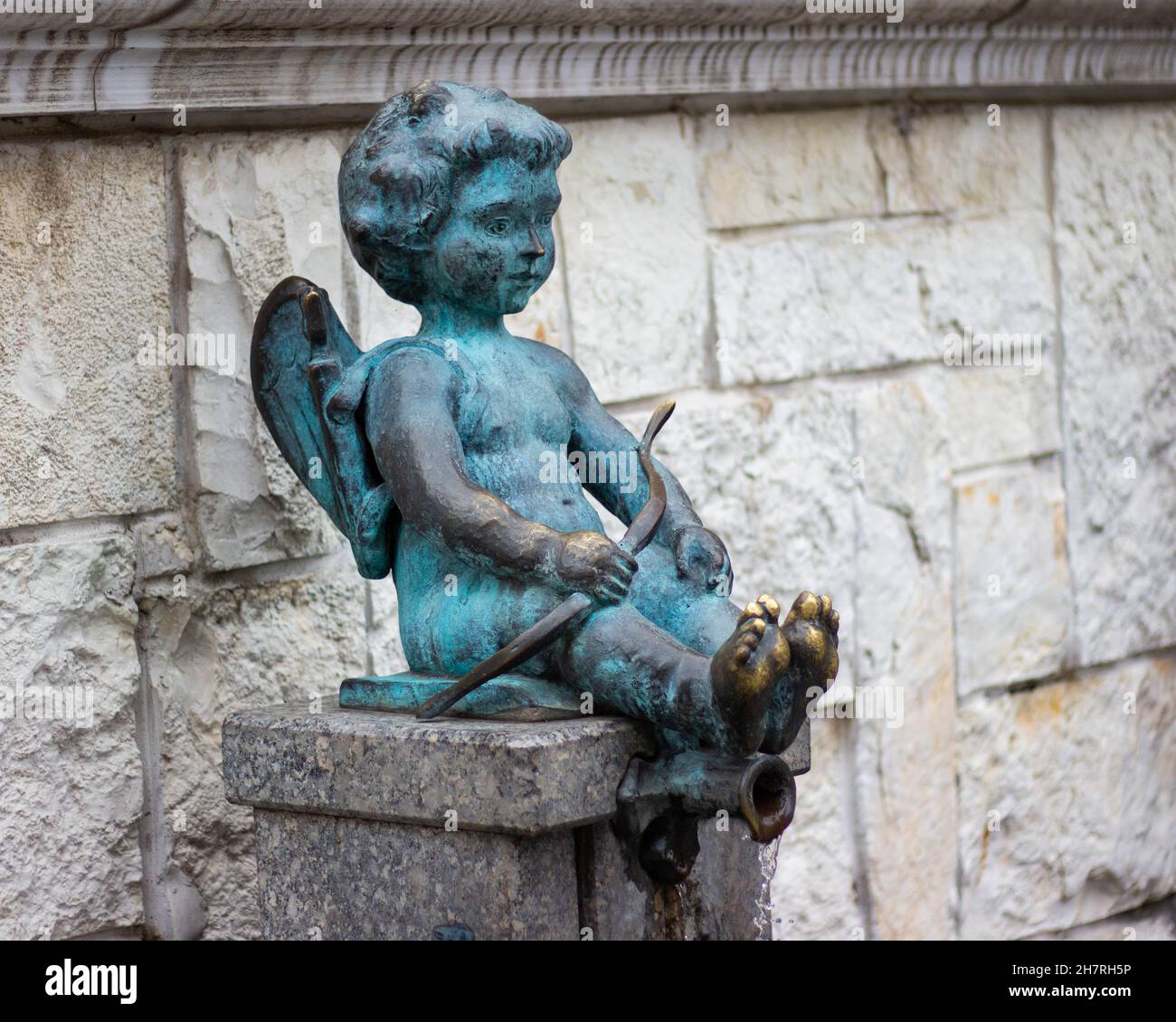 Statue des Amor-Jungen, Eros-Brunnen auf dem Piazza-Platz in Batumi, Georgia Stockfoto