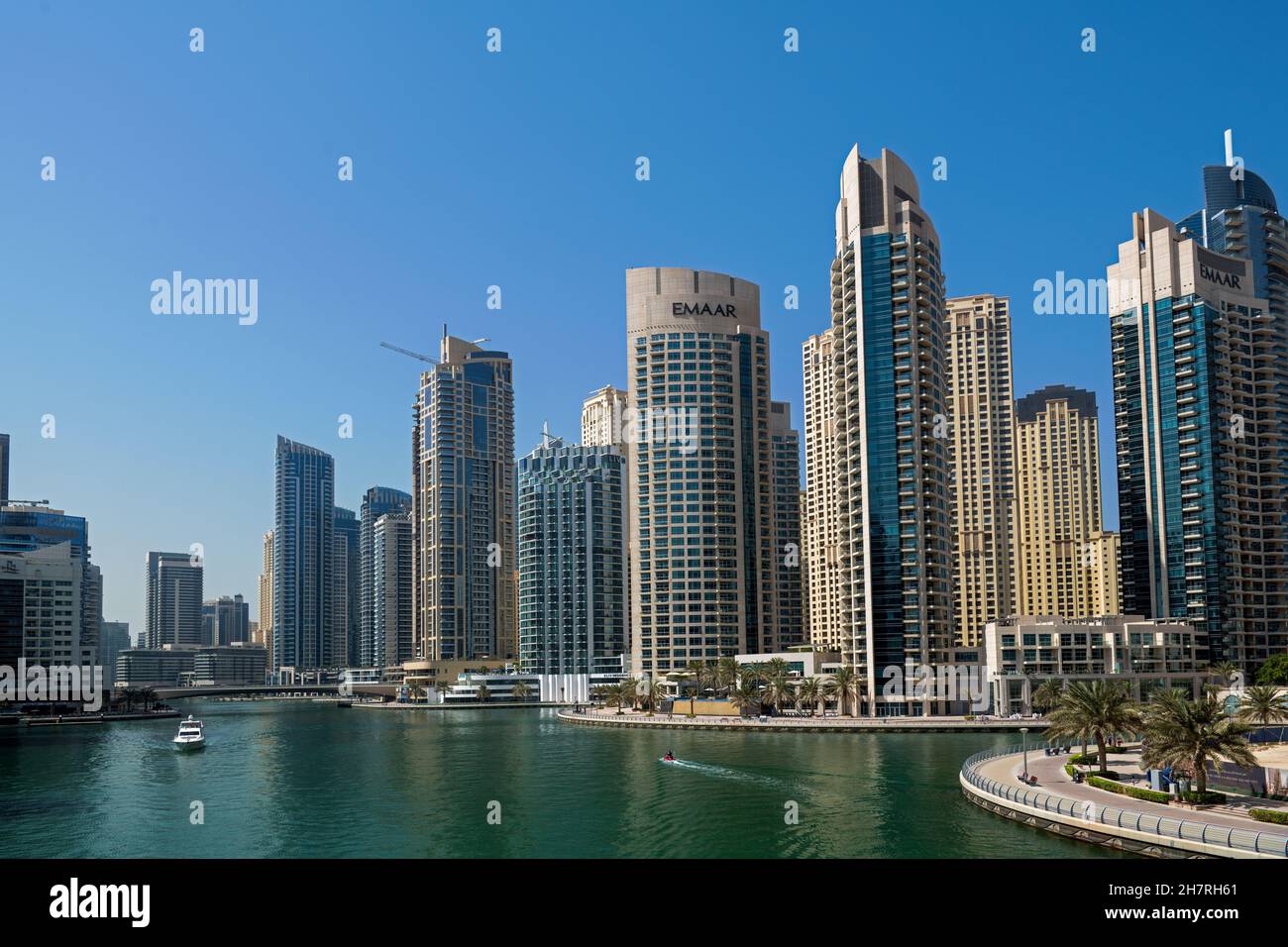 Hochhaus-Büros am Wasser und Apartmentgebäude Dubai Marina VAE Stockfoto