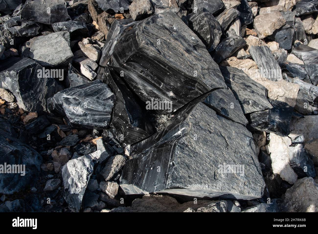 Nahaufnahme eines obsidischen Felsens Stockfoto