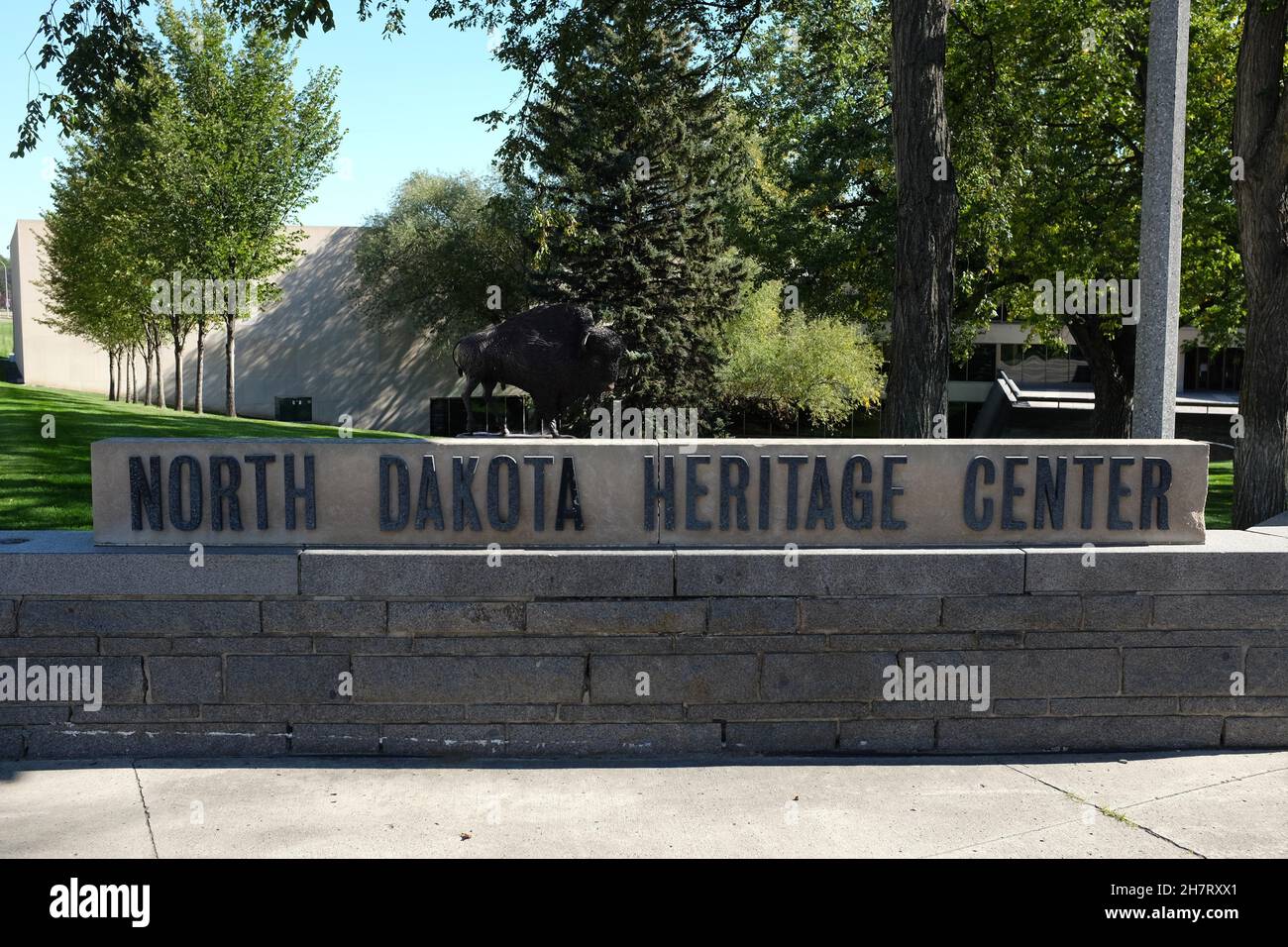 BISMARCK, NORTH DAKOTA - 2 Okt 2021: North Dakota Heritage Center Schild. Stockfoto