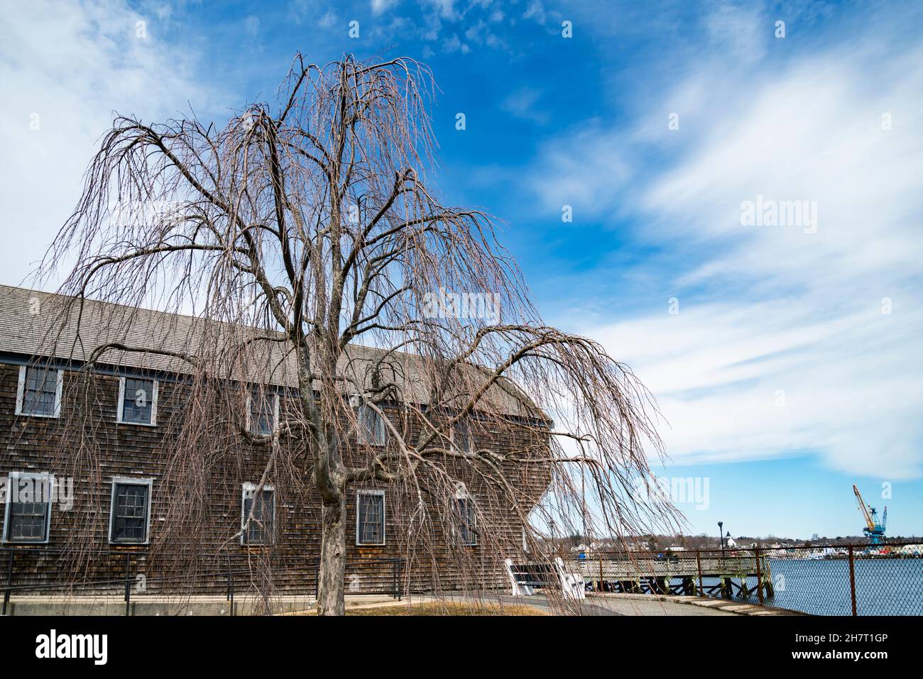 Außenansicht des Sheafe Warehouse, das jetzt für Kunstausstellungen genutzt wird, im Prescott Park in Portsmouth NH Stockfoto
