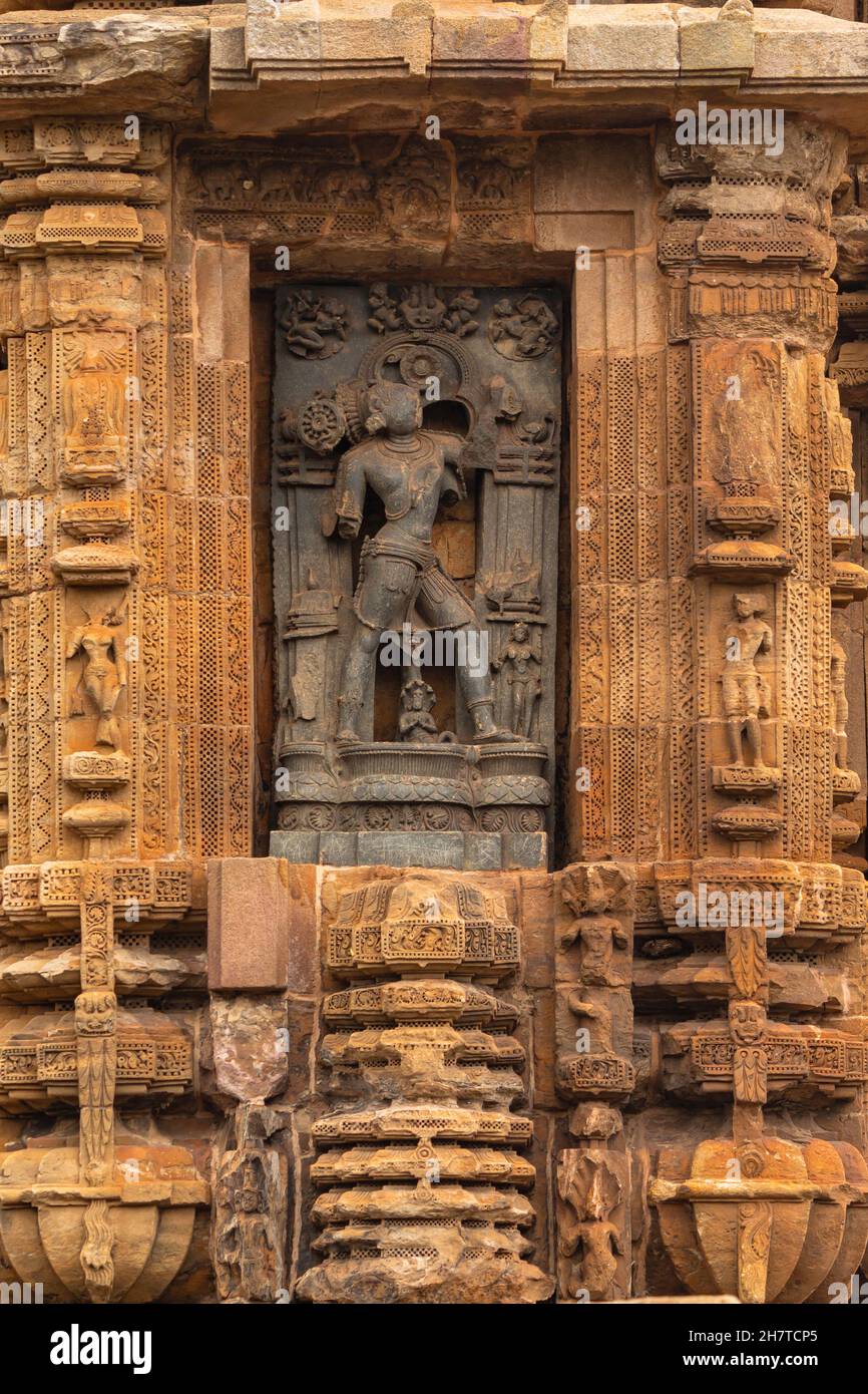 Steinskulptur von Varaha oder Wildschwein Avatar von Lord Vishnu in der Parswadebata Nische auf dem Ananta Vasudeva Tempel. Lord Krishna gewidmet, erbaut in t Stockfoto