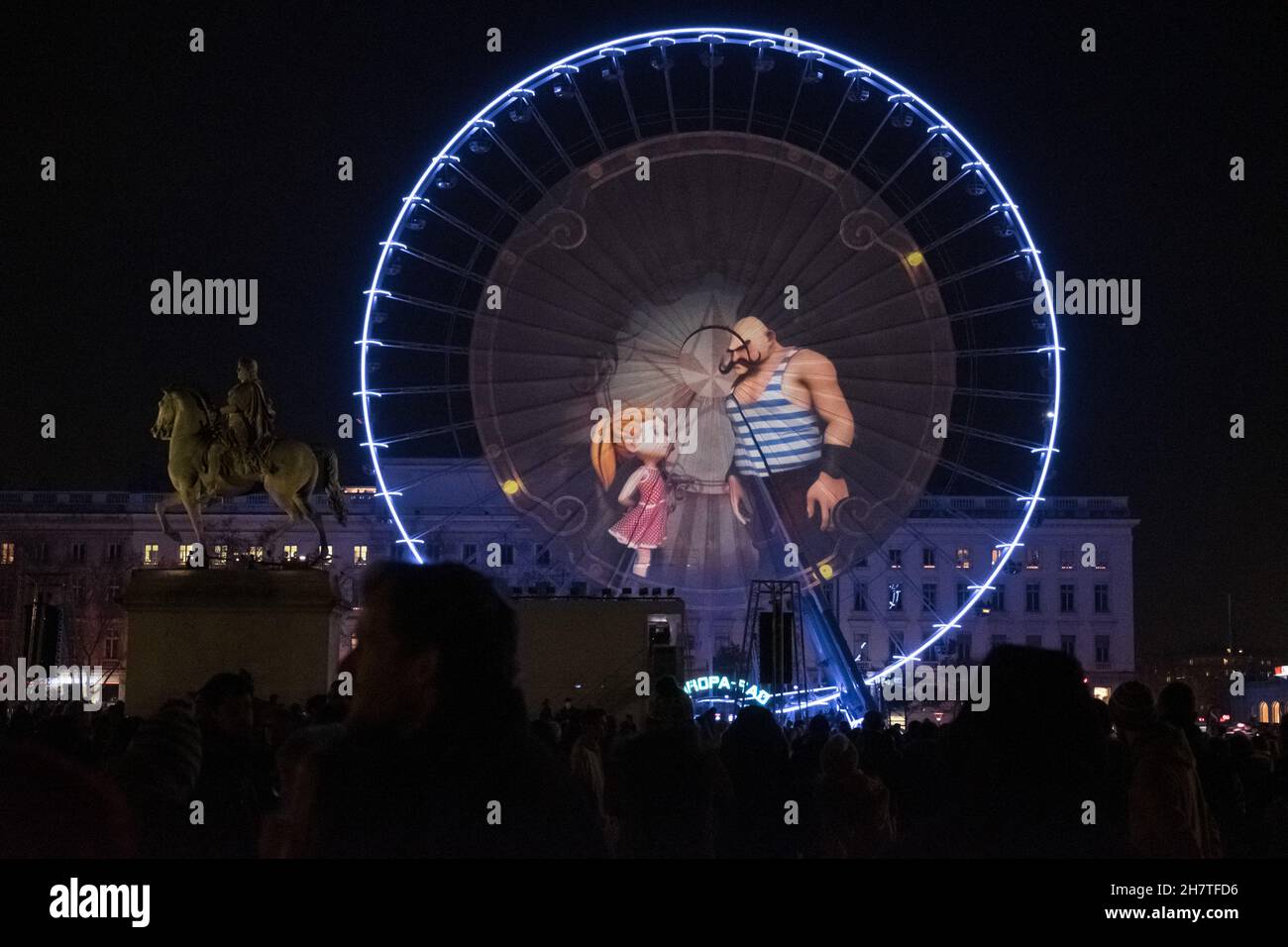 Lyon (Frankreich), 8. Dezember 2016. Projektionen und Beleuchtung des großen Rades auf dem Platz Bellecour. Stockfoto