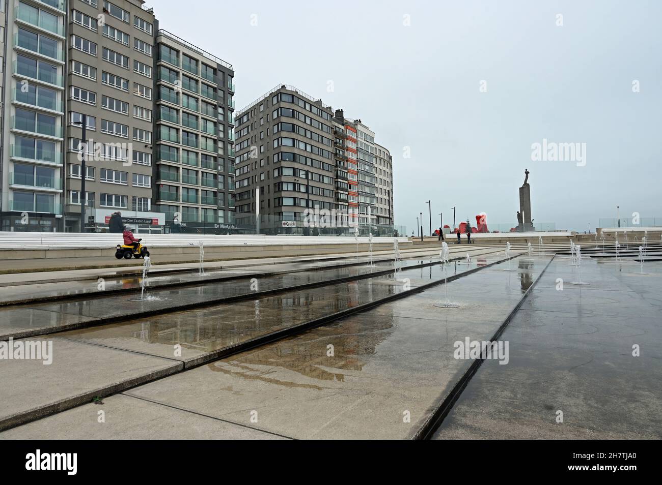 Düstere November-Stimmung auf der Promenade in Ostende Stockfoto