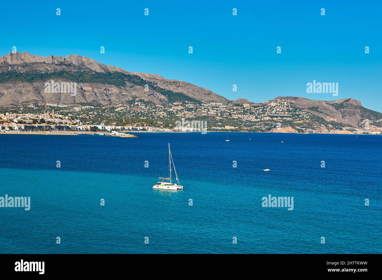 Malerische mediterrane spanische Küste in Altea. Alicante, Valencia. Spanien Stockfoto