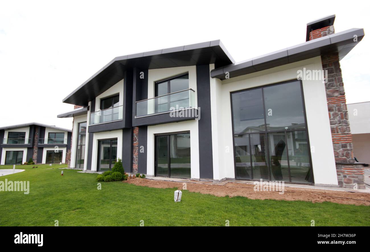Moderne und luxuriöse Familienvilla Stockfoto
