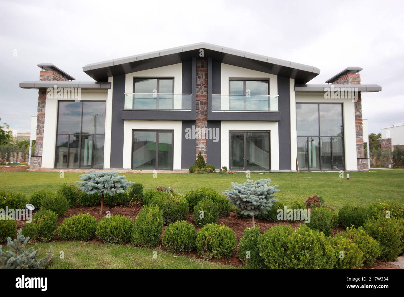 Moderne und luxuriöse Familienvilla Stockfoto